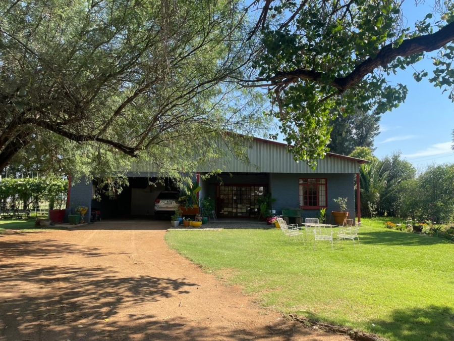 6 Bedroom Property for Sale in Bloemhof Rural North West